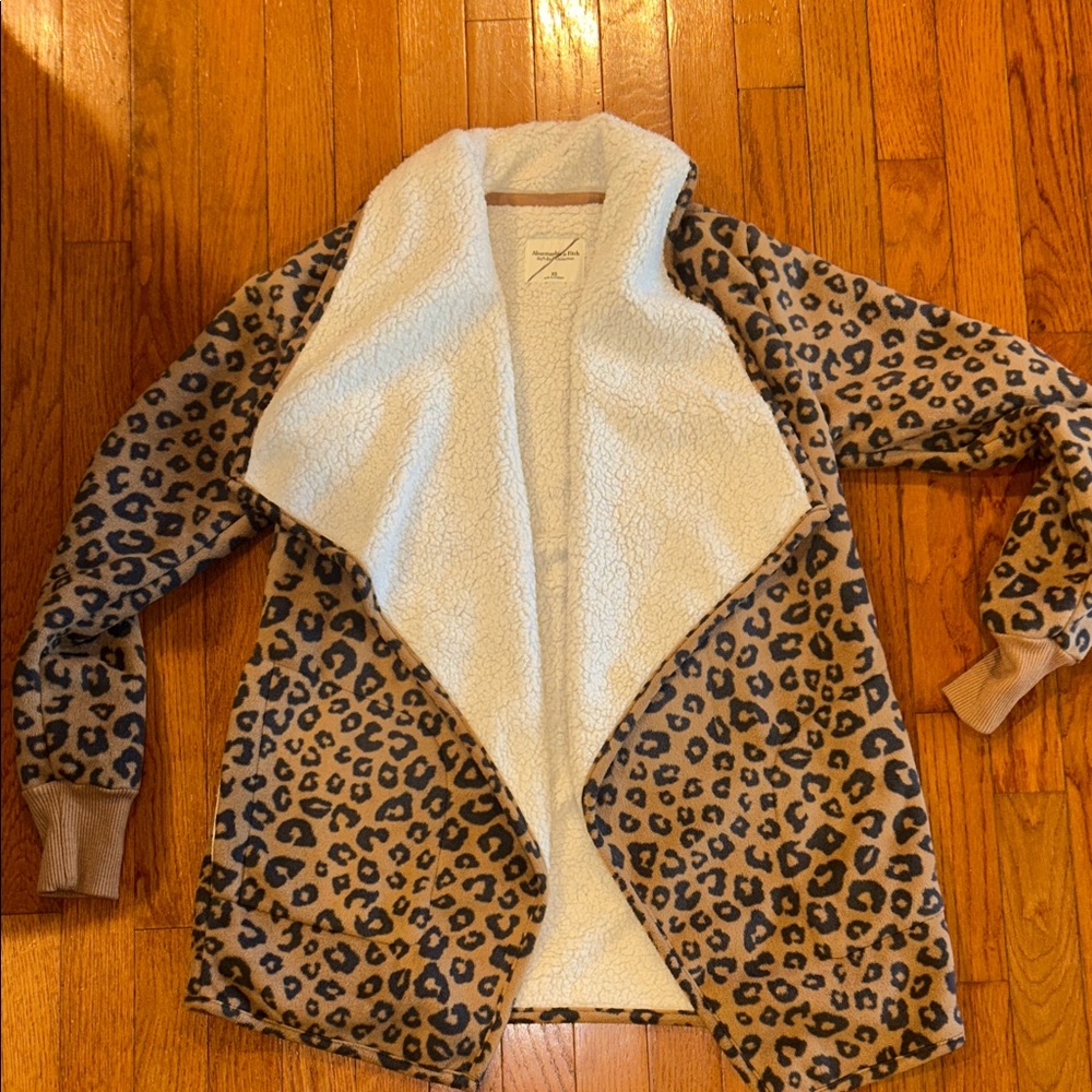 Abercrombie & Fitch Sherpa Lined Jacket. Animal print. NWOT. Sz XS